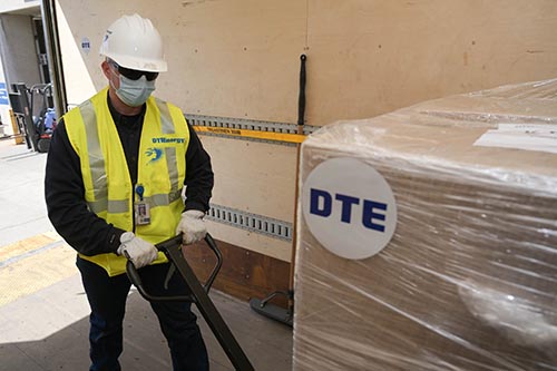 DTE Worker delivering COVID masks