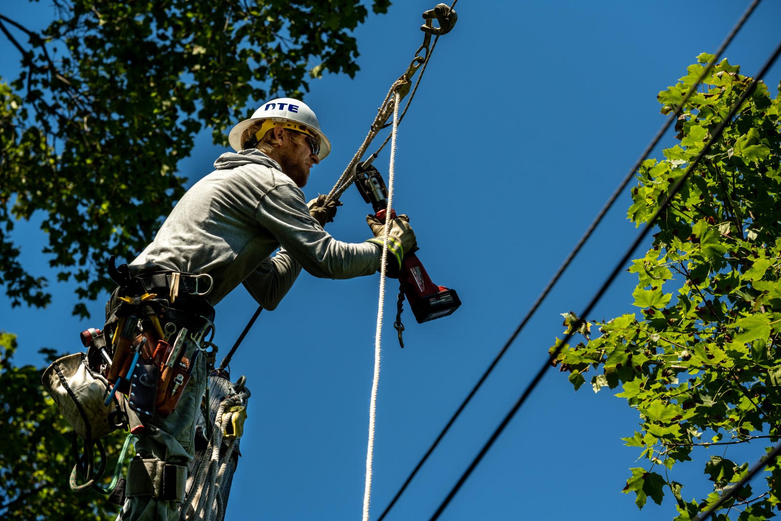 DTE Lineman working on upgrade to equipment